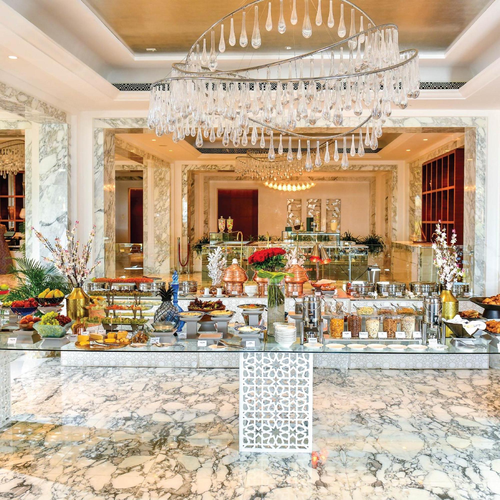 Royal Saray Resort Манама Экстерьер фото The lobby of the hotel