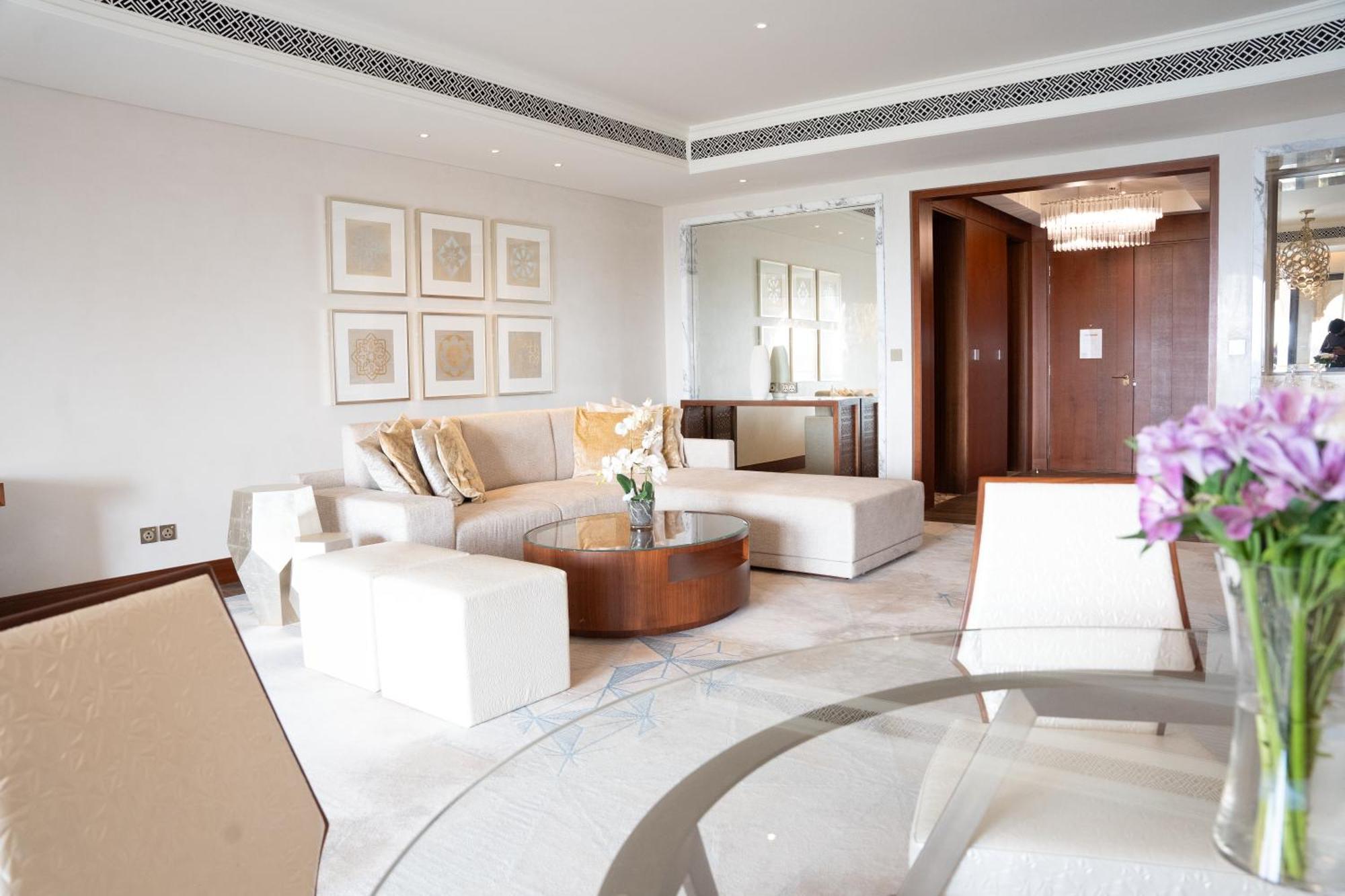 Royal Saray Resort Манама Экстерьер фото
